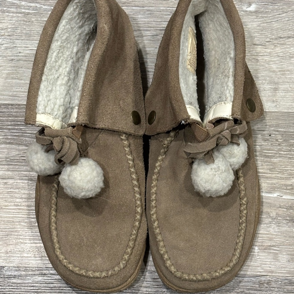 Roots Cozy Brown Kids Shoes with Pom Poms